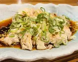 よだれ鶏  steamed chicken sichuan sauce（けむり屋 なんば2号店）