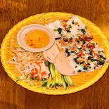 bánh cuối nhân thịt kèm chả lụa 蒸し春巻きとベトナムのハム（ベトナム料理カキフォートルクアン）