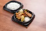 ◆しまほっけと鶏唐弁当（宮本むなし 地下鉄東三国駅前店）