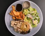 モッツアレラグリルドパイナップル直火焼きハンバーグステーキプレート（BURGERLION UTSUBO A GOGO）