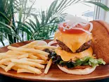 特製Wチーズバーガー(MARINA RESTAURANT TRIM)
