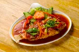 28 プラー・ラッド・プリック(白身魚の辛甘酢ソース掛け)（タイ料理 ウライワン）