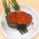 (056) いくら 1貫(金太郎鮨)