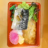 寿司屋が作るサバ日替わり弁当(THE 三友 KITCHEN)