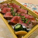 厳選牛赤身ステーキ重(肉処 ぎんべこや)