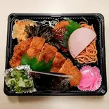 とんかつ弁当（一輪）