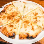 Large cheese Naan 大 チーズナン（スパイスHUB 富士見台店）