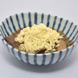 チーズどか盛り牛皿（揚げ物と丼の上成）