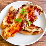クレームブリュレフレンチ（軽食とデザート。Cafe Karanos[カラノス]）