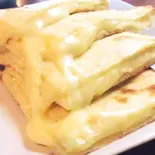 チーズ・ナン（ネパール食堂Devi）