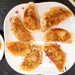 手作りのキムチ焼き餃子(Kimchi Fried Dumplings)（焼肉ソウル）