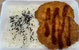 ワンコインコロッケ弁当（お弁当とまぜそば ラーメン居酒屋統領）