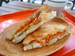米粉の蒸し鶏グリルサンド(米と米粉のグルテンフリー Hoy’s Cafe)