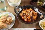 マーボー豆腐と唐揚げ（中華居酒屋 龍厨房）