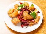 若鶏揚げと唐辛子香味炒め（福餃子）