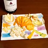 世界各国チーズの盛り合わせ（鉄板料理と果実酒 くれいじーグリル 福岡天神店）