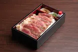 特選和牛ステーキ重（鉄板DiningSEEKS）