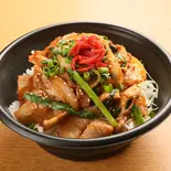 豚生姜焼き丼（まるべん）