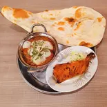 タンドリーチキンLeg 1ピース1カレーTandoori Chicken Leg 1piece  1 curry Rice or Nan（インド料理 ケバブ ＆ ビリヤニ ハウス Indian Restaurant Kebab ＆ Biryani house）