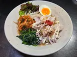 豚しゃぶとキムチの冷やしそば（中華料理ドラゴン）