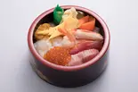 ■極上ちらし 本マグロ中トロ使用*入荷により内容は変わります。（産直市場 はこいち 本店）