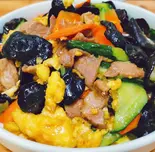 豚肉と玉子キクラゲ炒め(中華料理 姉妹)