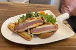 チーズハムホットサンド（京島バルOasis）