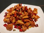 唐辛子と鶏肉炒め 辣子鸡（中華ビストロ享京味シャンジィンウェ）
