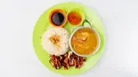 チキンカリー＆海南チキンライスコンビ(焼き) Chicken Curry ＆ Malaysian Chicken Rice Combo（マレーシア屋台料理 ちりばり 五反田本店）