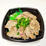ゴマ香る焦がし醤油の炙りまぐろ丼 Grilled tuna Bowl with charred soy and sesame sauce（天然まぐろ りく 駒込店）