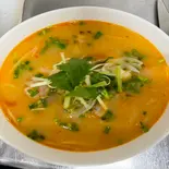 phở hải sản chua cay 甘酸っぱい海鮮のフォー（ベトナム料理カキフォートルクアン）