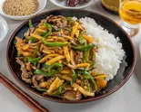 牛肉チンジャオロース丼（中華料理 クサカ亭）