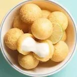 ⑫ . クリームチーズボール(4個) Cream Cheese Ball (4ea)（アリランホットドック 浅草）