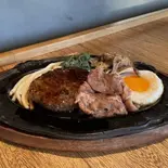 ☆黒毛和牛すき焼きのチーズハンバーグ弁当(ご飯付き)（君のハンバーグを食べたい 則武新町店）