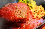 完熟トマトソース和牛ハンバーグ ライス付き Wagyu Beef Hamburger in Ripe Tomato Sauce with Rice（【和牛ハンバーグステーキ弁当】GOD OF MEAT～南阿佐ヶ谷店～）