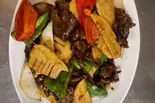 蚝油牛肉 牛肉と椎茸のオイスターソース炒め（上海苑）