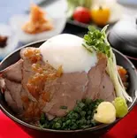 US赤身肉ローストビーフ丼（和食・焼鳥×限定丼・定食 座や浦和店）