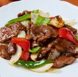 牛肉の黒胡椒香り炒め Beef and Black Pepper Stir Fry(四川麻辣火鍋 天府 関内店)