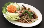 スパイシーひき肉サラダ Spicy Minced Meat Salad（タイレストランPAPAYA赤羽店）