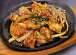 ホルモン鉄板（麻布餃子）