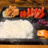 揚げ赤ウインナーだらけ弁当(弁当と丼の深夜食堂 寺田町店)