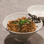 和牛しぐれ煮丼(温泉卵付)（私のこだわり 肉の弥生）