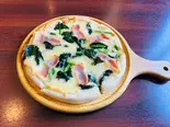 ベーコンとほうれん草のピザ(インドネパール料理ガールアガン)