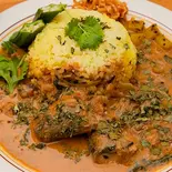 サバとホウレン草のココナッツカレー（TOWA）