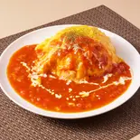 定番の完熟トマトソースオムライス（ふわとろオムライス フレッシュエッグス 博多店）