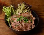 牛タン薄切り丼（厚切り牛タン食べ放題朧まつ塚本店）
