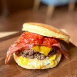 チーズバーガー(パンケーキ風)(Grill&Hamburger MonsterSUN)