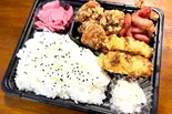 ● わんぱくボーズ弁当 (唐揚げ3 赤ウィンナー天3 ちくわ天4)(【大盛ご飯300g無料】のり弁大好き わんぱく弁当)