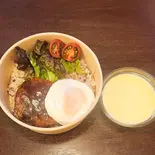 ロコモコ丼プリンつき（おばんざいや早乙女 銀座本店）