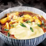 山椒の香りがたまらない チーズカレーうどん【深夜】（旨い出汁！ “柚子胡椒を効かせた旨出汁うどん” “山椒の香りがたまらない 蕎麦屋のカレーうどん” “旨辛キムチうどん” 土佐堀 かすみ庵）